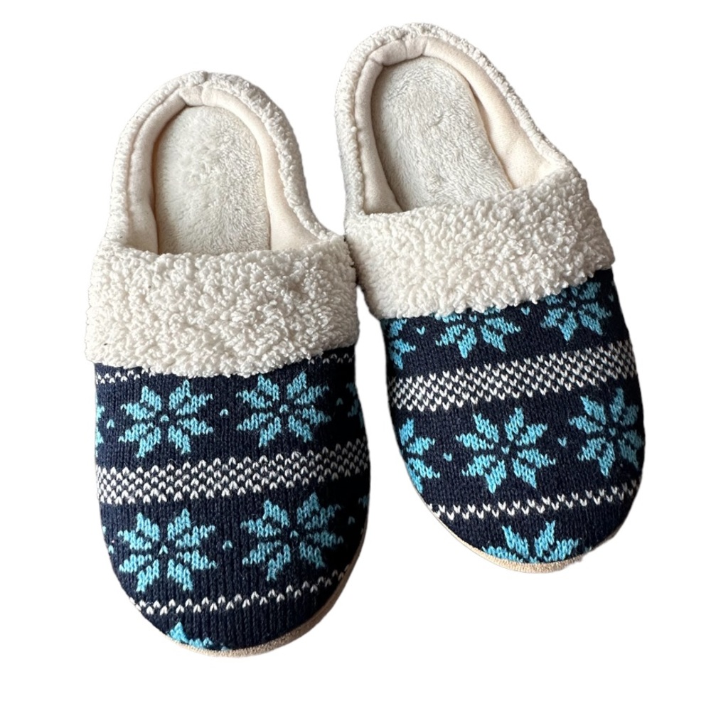 Dearfoams Snowflake Slippers Size Large Women’s 9-10